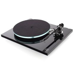 Andorra-Rega Planar 3 High Gloss Black